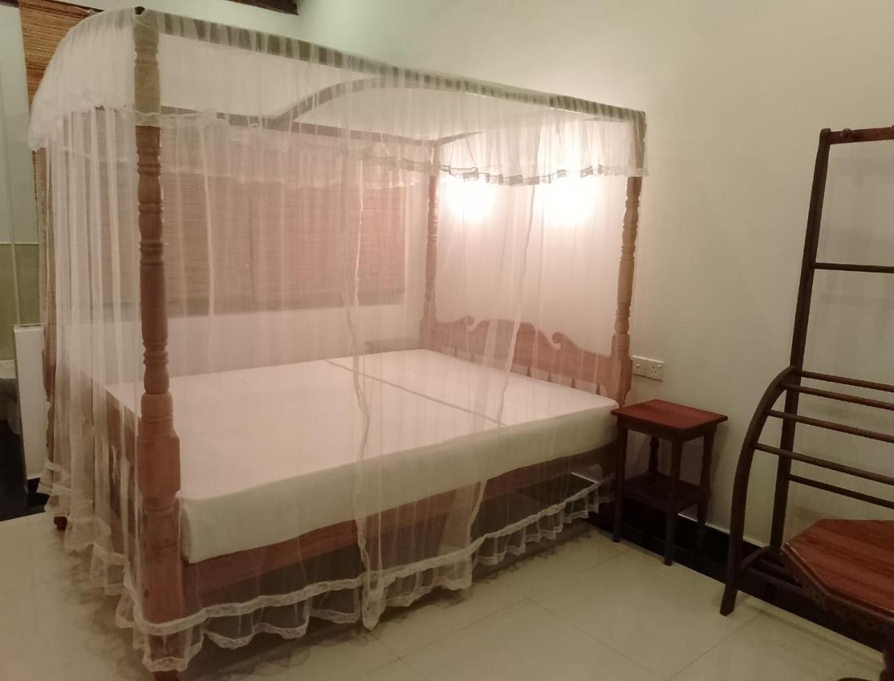 Skywalker Guest House Weligama Esterno foto