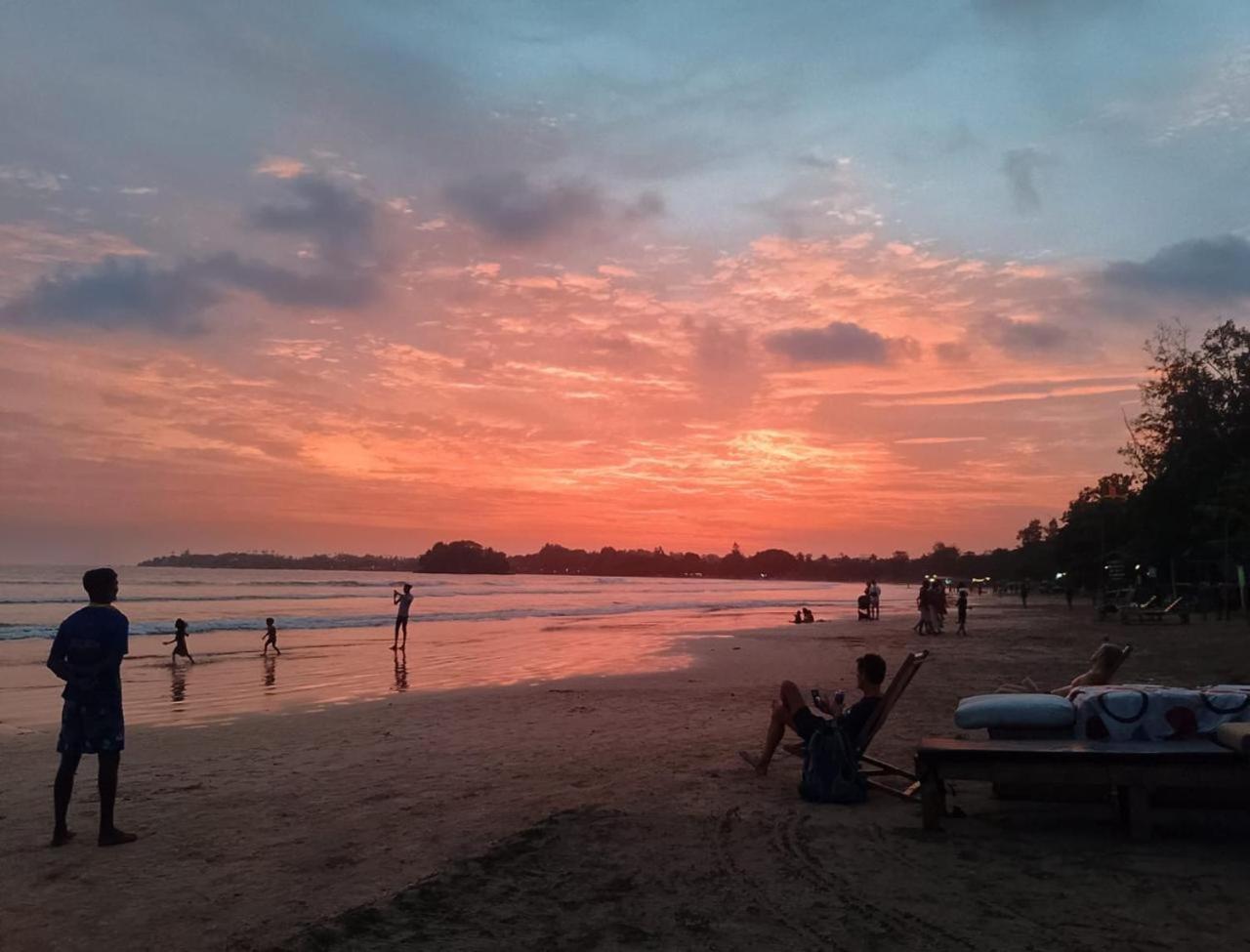 Skywalker Guest House Weligama Esterno foto